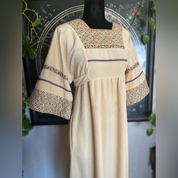 VTG 60/70’s Loungewear Full Length Dress with Built in Belt! Size Small! - Picture 1 of 14
